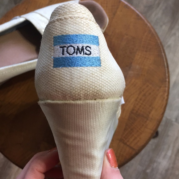 Cream colored sparkly Toms wedges - Picture 4 of 4